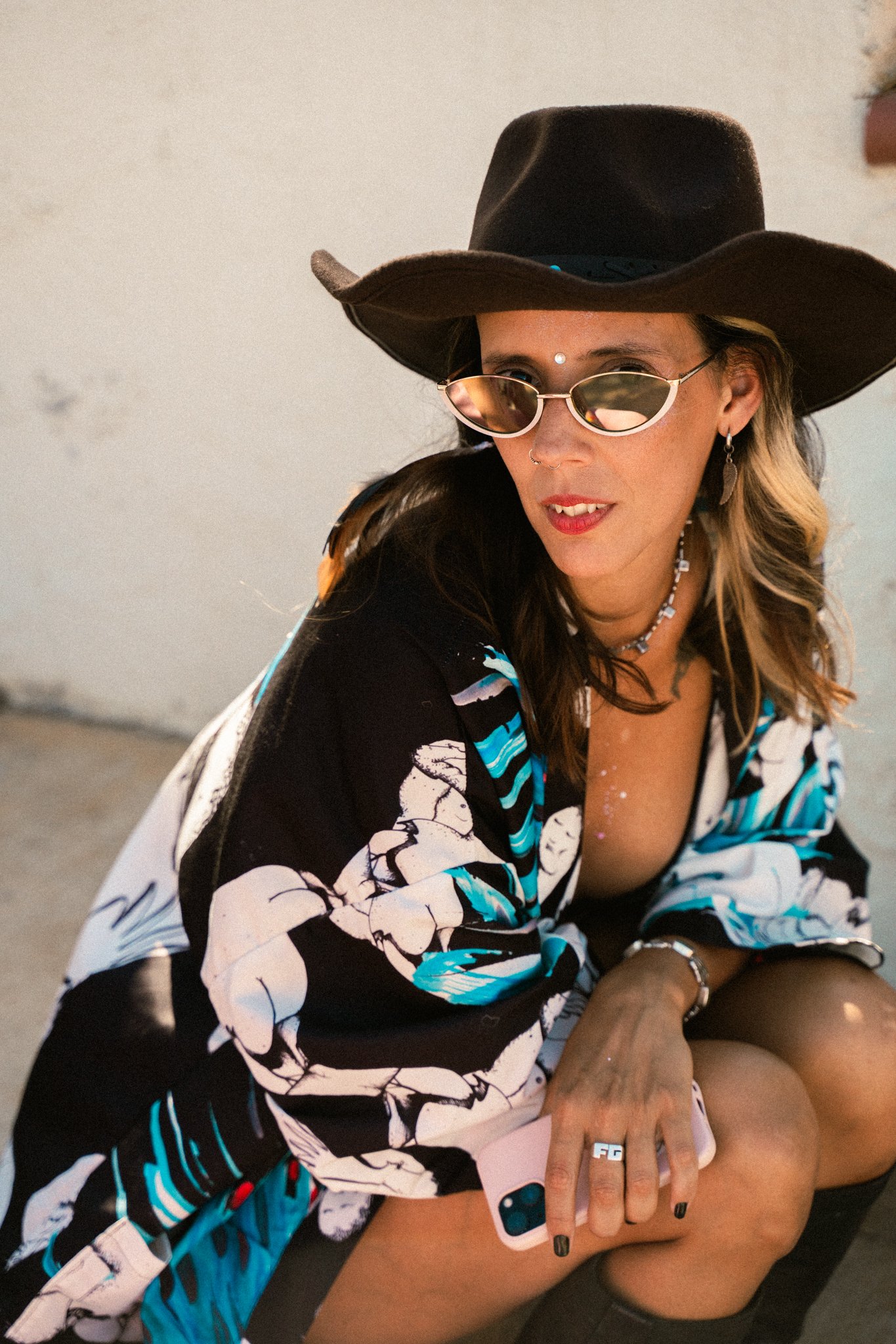 Girl with Cowboyhat and festovalglasses
