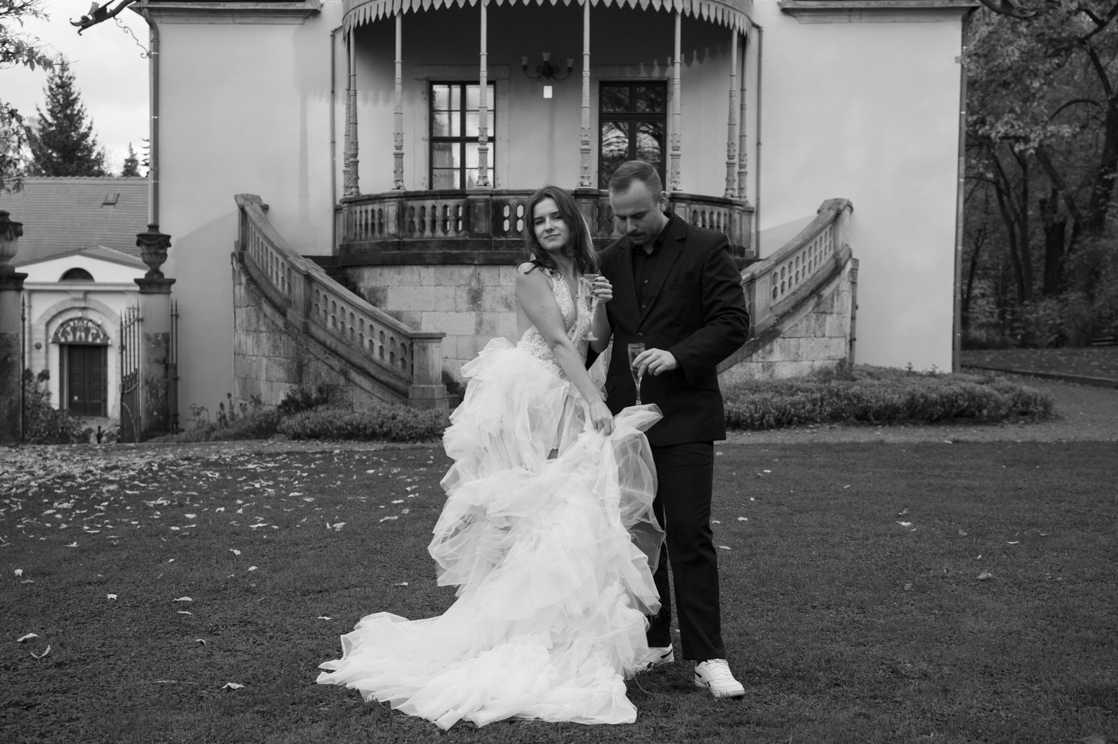 Weddingdocumentary -outdoor picture of groom and bride. both looking to camera